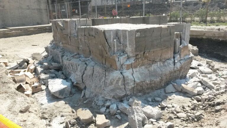 ROCK FORCE is a heavily swelling mortar for non-explosive concrete demolition and rock breaking